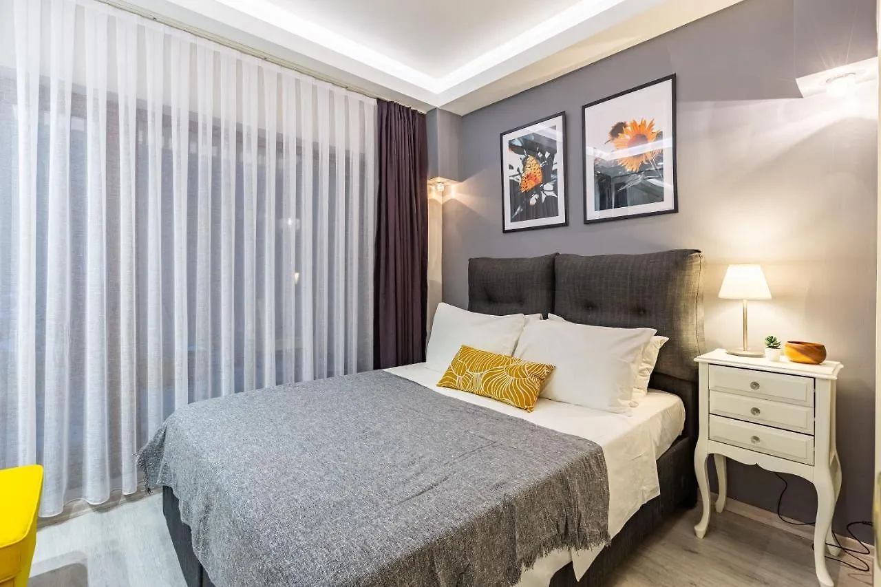 Missafir Exquisite Flat With Backyard And Excellent Location Near Trendy Attractions In Nisantasi, Sisli Apartment Istanbul