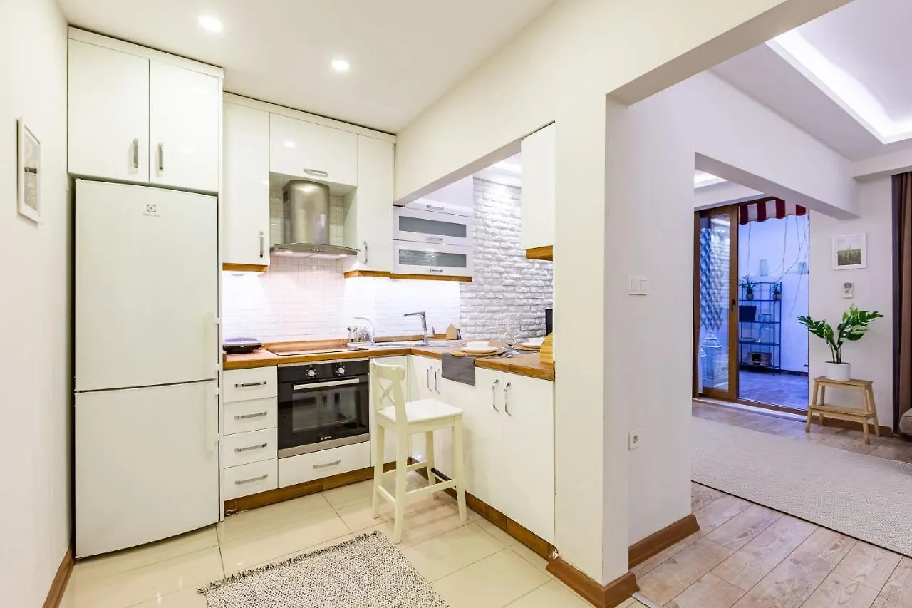 Missafir Exquisite Flat With Backyard And Excellent Location Near Trendy Attractions In Nisantasi, Sisli Apartment Istanbul